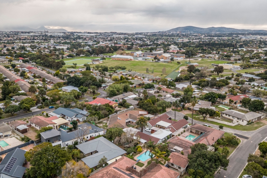 5 Bedroom Property for Sale in Mikro Park Western Cape